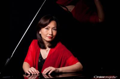 Zakelijk portret voor de website van concertpianiste Mitsuko, gemaakt door BLINKfotografie in Amsterdam.
